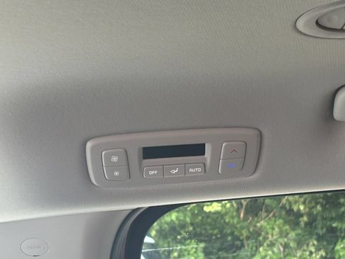 Used 2026 Kia Carnival FWD image 22