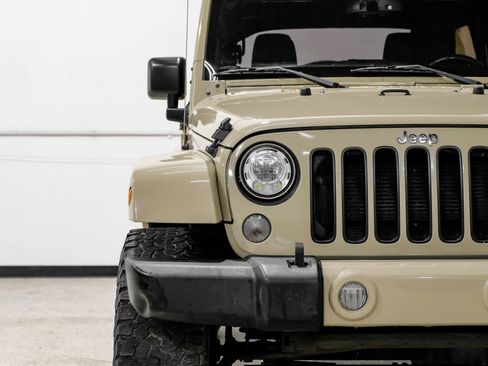 Used 2017 Jeep Wrangler Unlimited Sahara w/ Connectivity Group AWD/4WD image 47