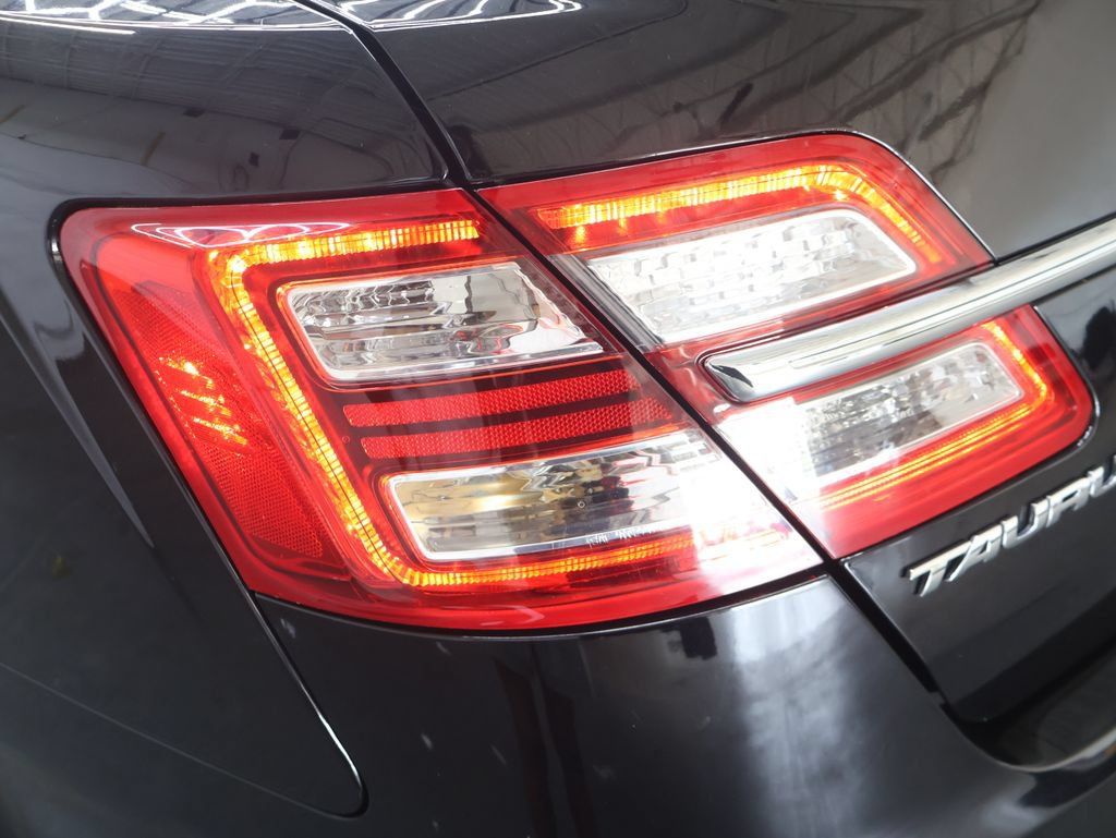 Used 2018 Ford Taurus SEL w/ Equipment Group 201A AWD/4WD image 30