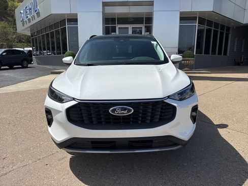 New 2025 Ford Escape SE FWD image 2