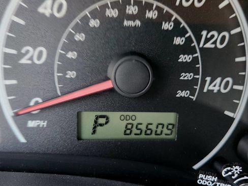 Used 2013 Toyota Corolla LE image 4