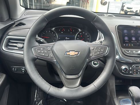 Used 2023 Chevrolet Equinox LT FWD image 2