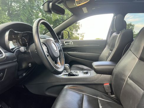 Used 2019 Jeep Grand Cherokee Limited w/ Luxury Group II AWD/4WD image 16