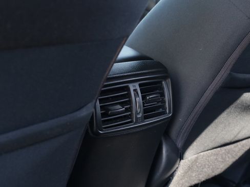 Used 2019 Nissan Rogue SV image 14