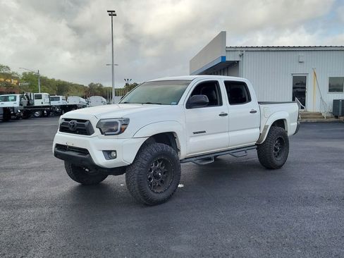 Used 2015 Toyota Tacoma PreRunner w/ SR5 Package image 2