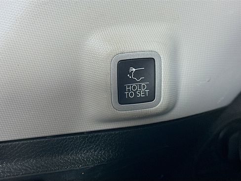 Used 2023 Jeep Grand Cherokee Limited w/ Luxury Tech Group II image 30