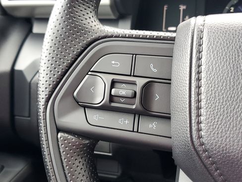 Used 2025 Toyota Tacoma SR image 22