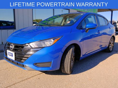 Used 2023 Nissan Versa SV image 1