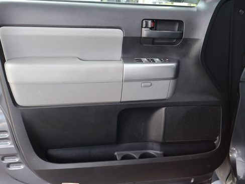 Used 2019 Toyota Sequoia SR5 AWD/4WD image 19