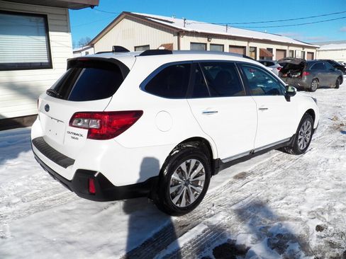 Used 2018 Subaru Outback 3.6R Touring image 5