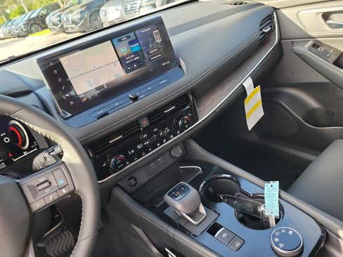 Certified 2026 Nissan Rogue Platinum w/ Platinum Premium Package image 15