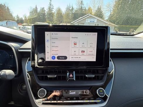 Used 2024 Toyota Corolla Cross XLE w/ Convenience Package image 18