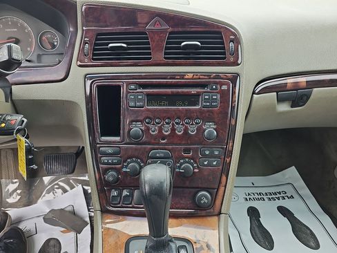 Used 2007 Volvo V70 2.4 image 23