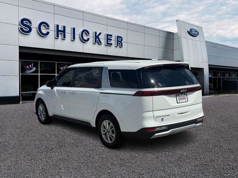 Used 2022 Kia Carnival LX FWD image 3