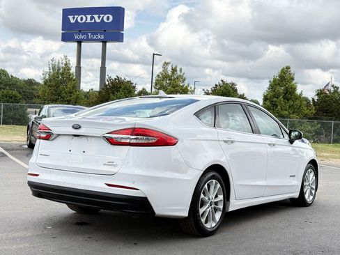 Used 2019 Ford Fusion SE FWD image 6