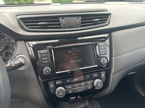 Used 2020 Nissan Rogue SV FWD image 20