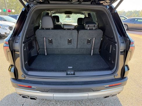 Used 2025 Chevrolet Traverse LT image 30