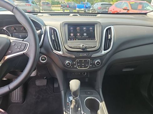 Used 2024 Chevrolet Equinox LT FWD image 17