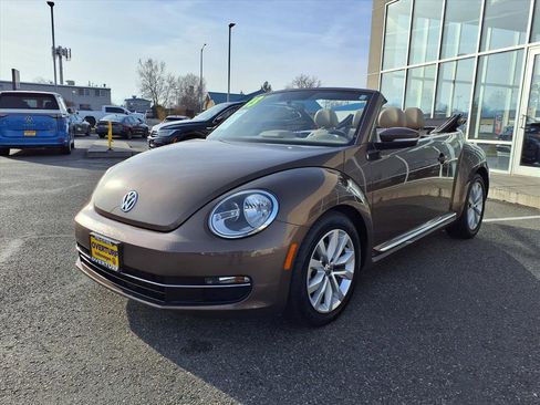 Used 2013 Volkswagen Beetle TDI image 3