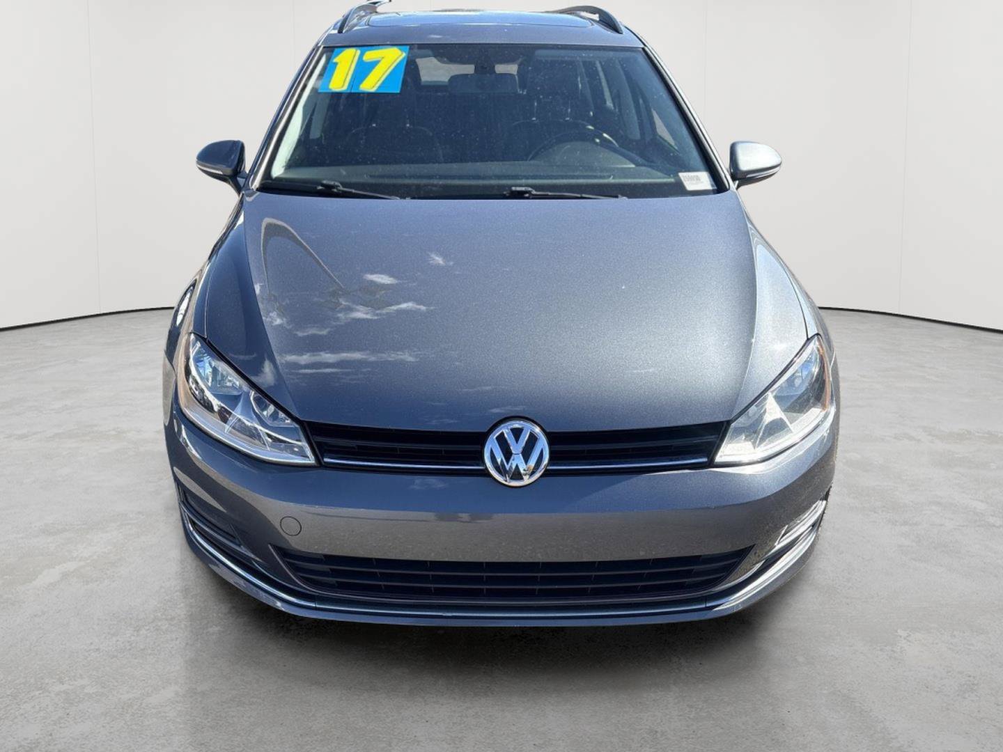 Used 2017 Volkswagen Golf SE FWD image 2