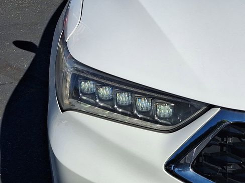 Certified 2018 Acura TLX FWD image 9