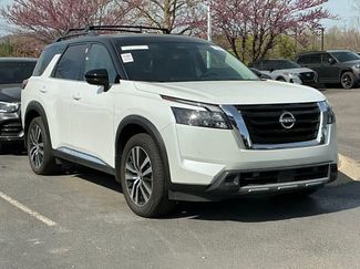 Used 2025 Nissan Pathfinder Platinum video 1