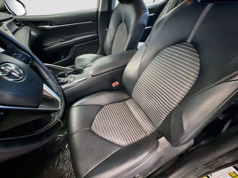 Used 2020 Toyota Camry SE FWD image 11