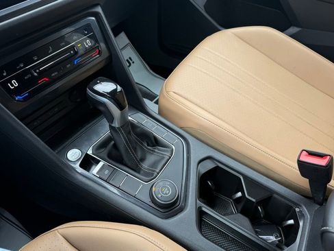 Used 2022 Volkswagen Tiguan SE image 40