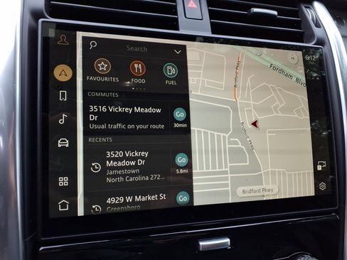 Certified 2024 Land Rover Discovery Dynamic SE image 16