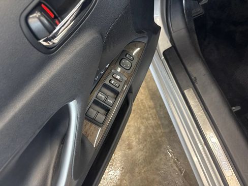 Used 2010 Lexus IS 250C w/ Luxury Pkg RWD image 17