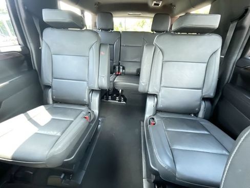 Used 2023 Chevrolet Suburban Z71 w/ Luxury Package AWD/4WD image 17