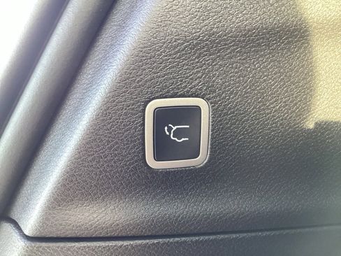 New 2026 Chrysler Pacifica Limited image 16