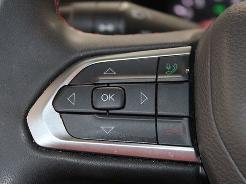 Used 2025 Jeep Compass Trailhawk image 41