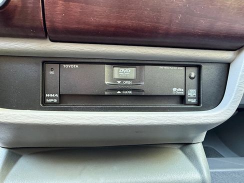 Used 2013 Toyota Sienna Limited w/ Premium Pkg FWD image 35
