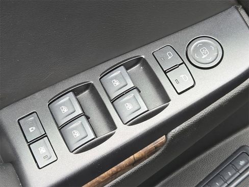 Used 2019 Chevrolet Tahoe LT image 13