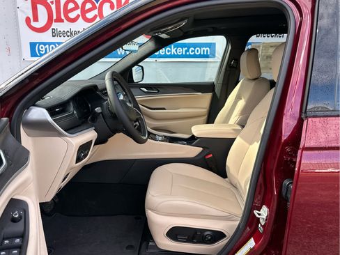 New 2025 Jeep Grand Cherokee L Limited w/ Trailer Tow Package image 22