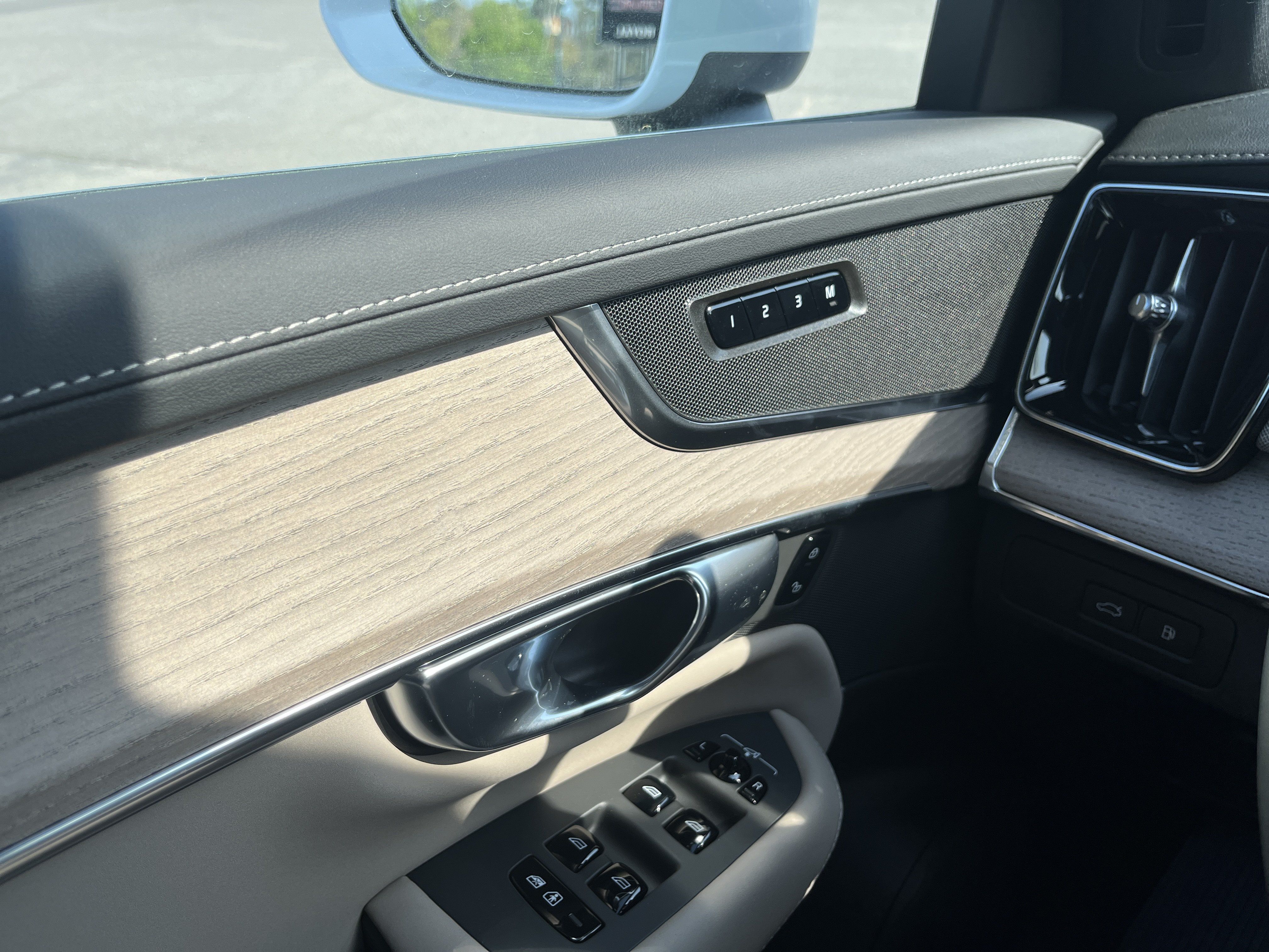New 2026 Volvo XC90 T8 Core w/ Protection Package Premier AWD/4WD image 22