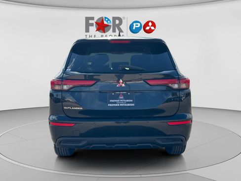 Used 2023 Mitsubishi Outlander ES image 4