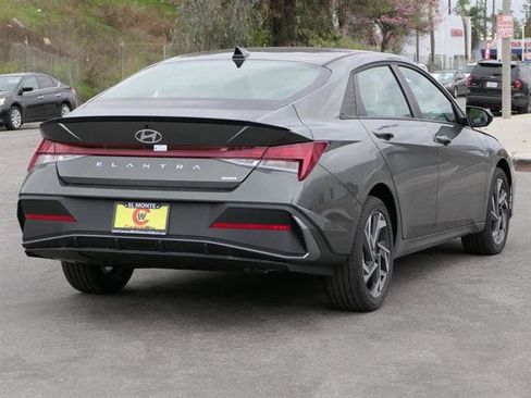 New 2025 Hyundai Elantra SEL image 2