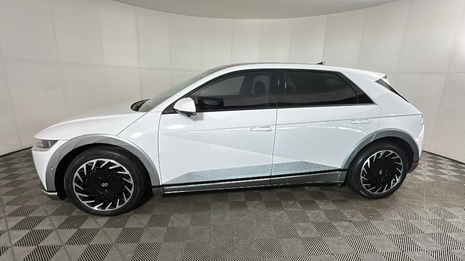Used 2023 Hyundai Ioniq 5 Limited w/ Cargo Package AWD/4WD image 7