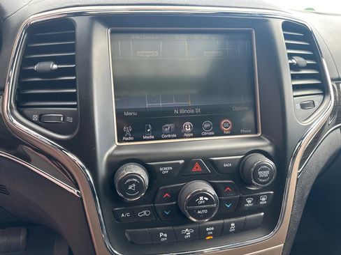Used 2014 Jeep Grand Cherokee Overland w/ Advanced Technology Group AWD/4WD image 22