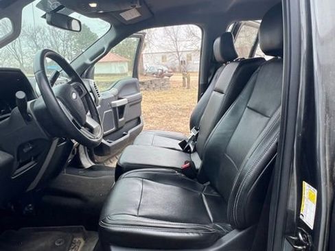 Used 2017 Ford F250 Lariat w/ Chrome Package image 4