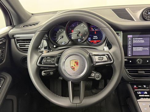 Certified 2026 Porsche Macan AWD/4WD image 18