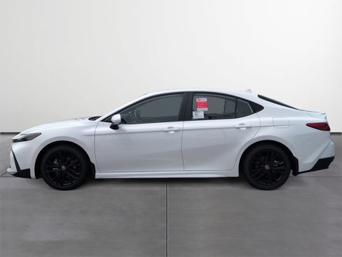 New 2026 Toyota Camry SE FWD image 3