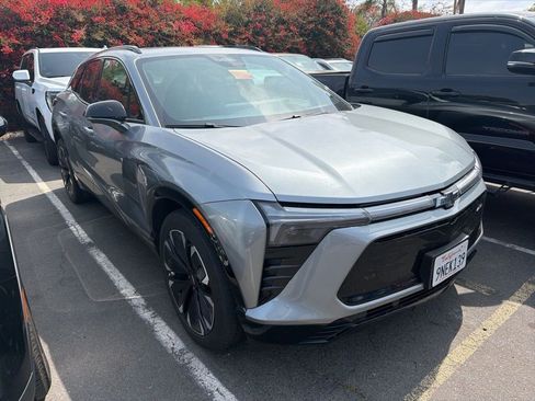 Certified 2024 Chevrolet Blazer EV RS RWD image 3