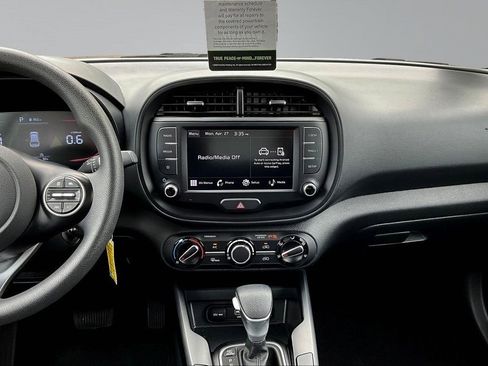 Used 2025 Kia Soul LX w/ LX Technology Package FWD image 10