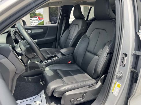 Used 2025 Volvo XC40 B5 Plus AWD/4WD image 11