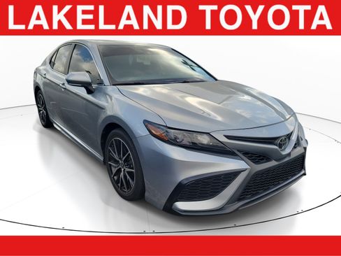 Used 2024 Toyota Camry SE w/ Convenience Package FWD image 1