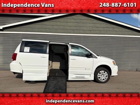 Used 2016 Dodge Grand Caravan SE w/ Quick Order Package 29E SE image 1