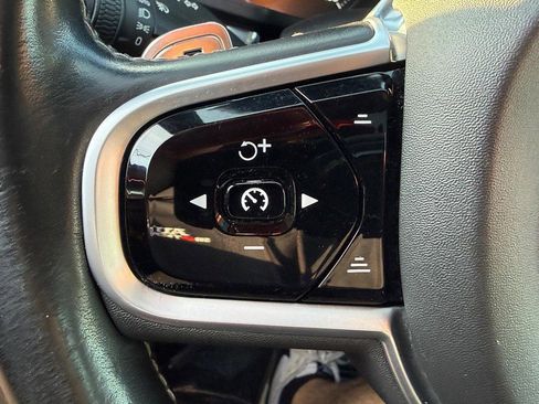 Used 2020 Volvo S60 T5 R-Design image 18